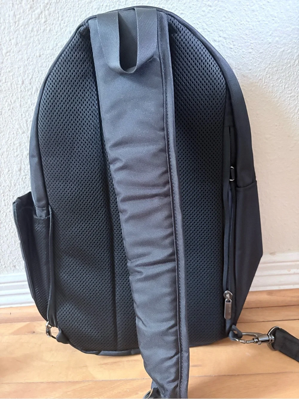 Travelon Black Compact Anti-Theft Sling Backpack for Men